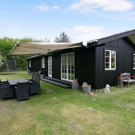 Nyistandsat Sommerhus Med Kaerlighed Og Sjael Kyndelose Exteriér fotografie