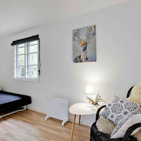 Nyistandsat Sommerhus Med Kaerlighed Og Sjael Kyndelose Exteriér fotografie
