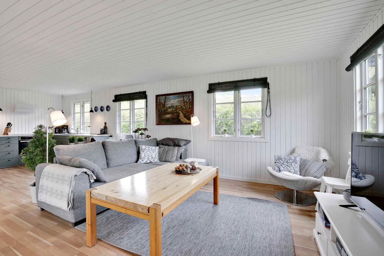 Nyistandsat Sommerhus Med Kaerlighed Og Sjael Kyndelose Exteriér fotografie