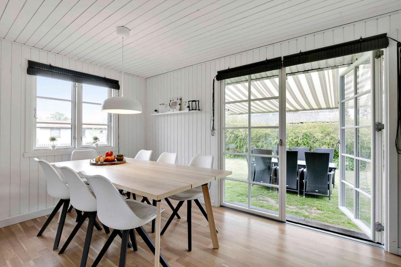 Nyistandsat Sommerhus Med Kaerlighed Og Sjael Kyndelose Exteriér fotografie