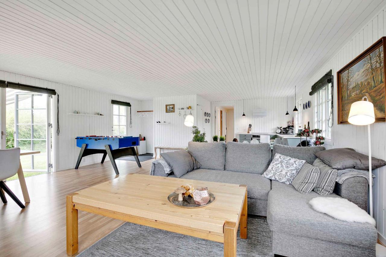 Nyistandsat Sommerhus Med Kaerlighed Og Sjael Kyndelose Exteriér fotografie