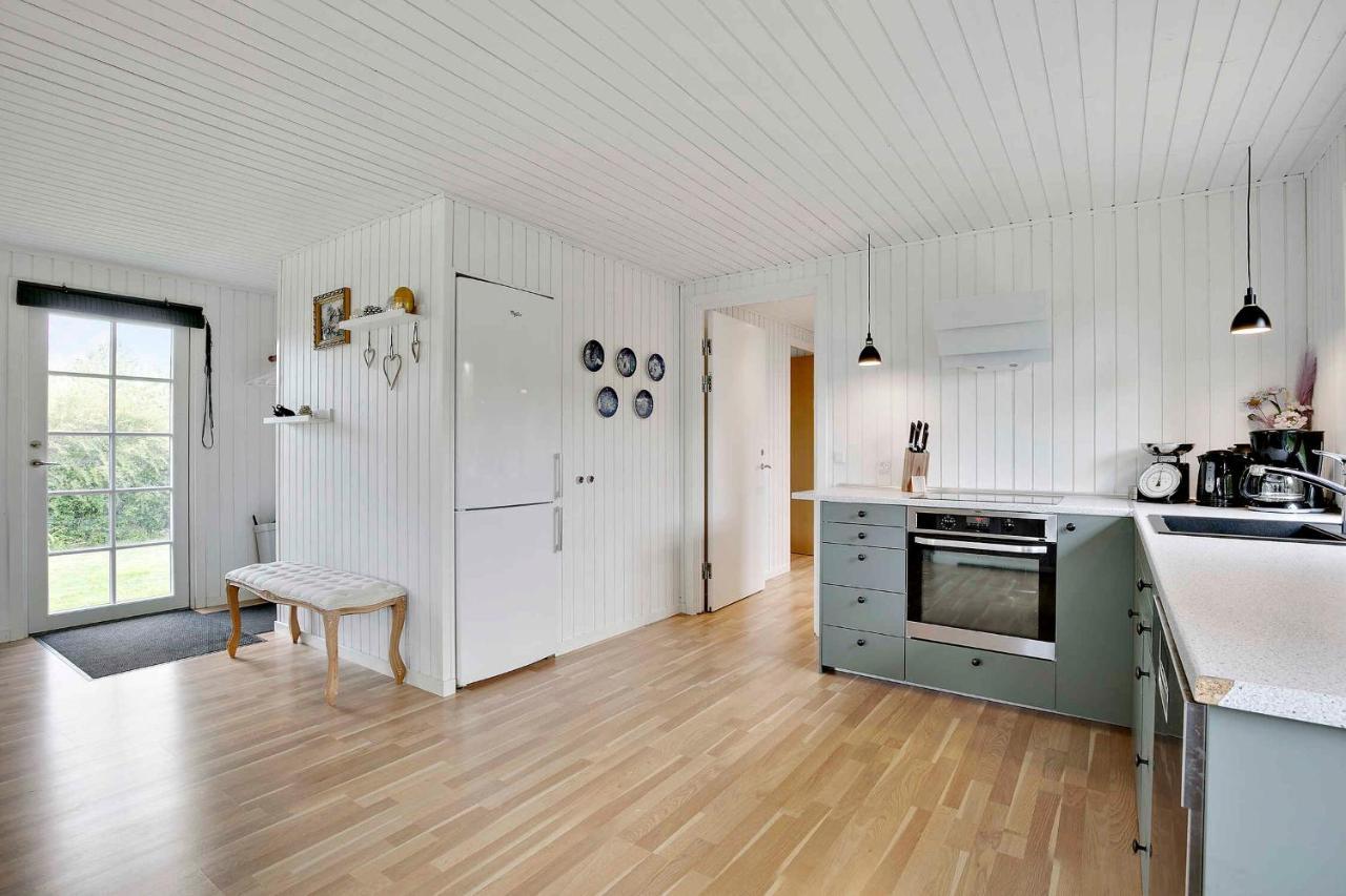 Nyistandsat Sommerhus Med Kaerlighed Og Sjael Kyndelose Exteriér fotografie