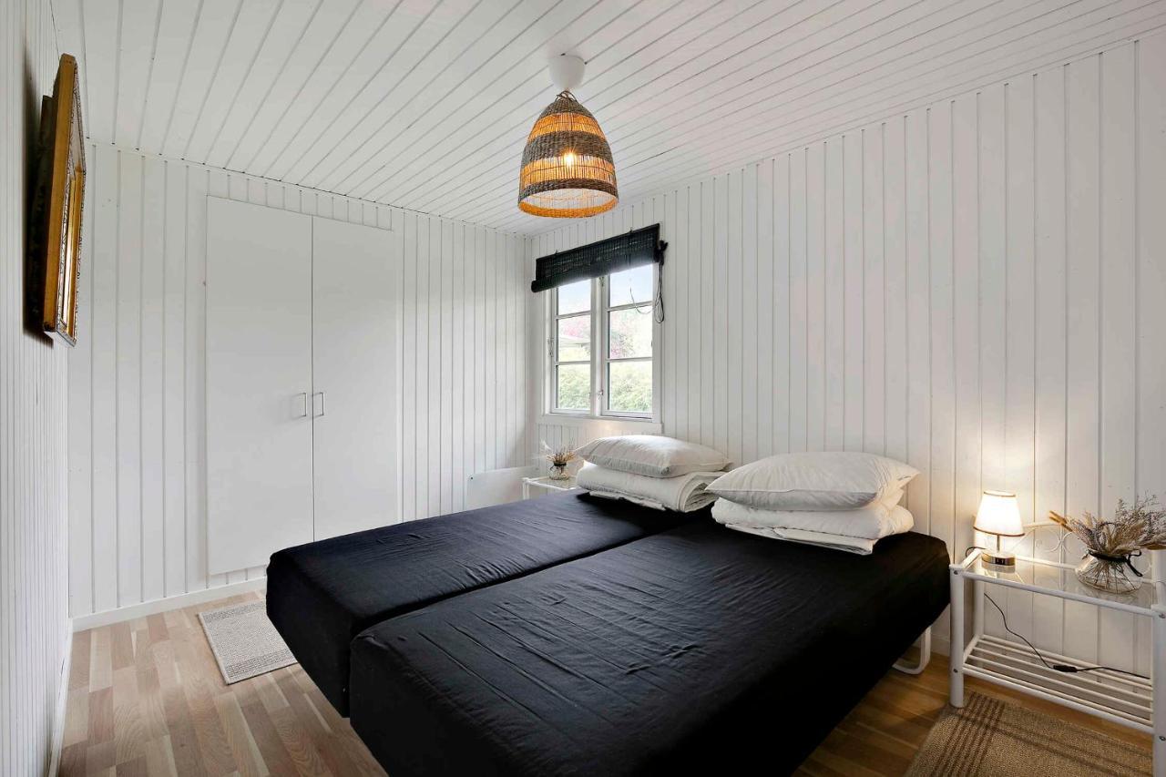 Nyistandsat Sommerhus Med Kaerlighed Og Sjael Kyndelose Exteriér fotografie