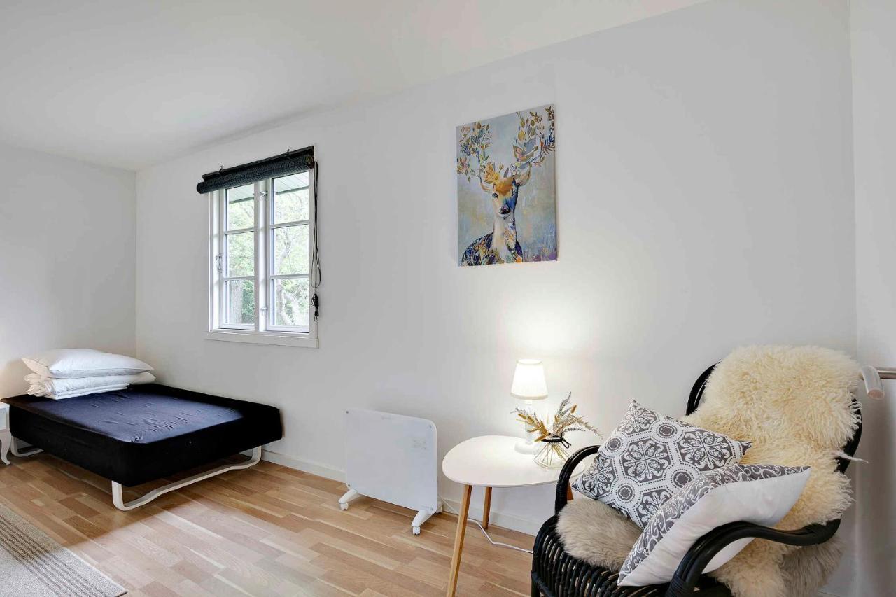 Nyistandsat Sommerhus Med Kaerlighed Og Sjael Kyndelose Exteriér fotografie