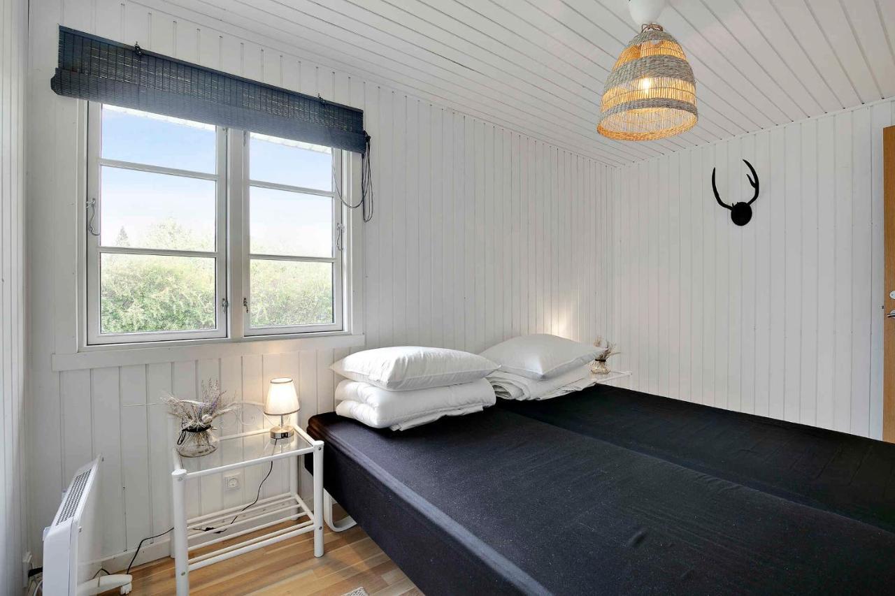 Nyistandsat Sommerhus Med Kaerlighed Og Sjael Kyndelose Exteriér fotografie